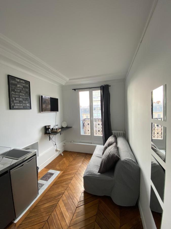The Eiffel Tower Room Paris Exterior photo